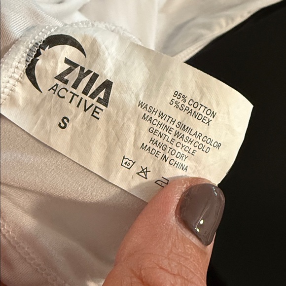 💋Zyia  Women’s  Namaste Long Sleeve T white Size Small - Picture 3 of 8